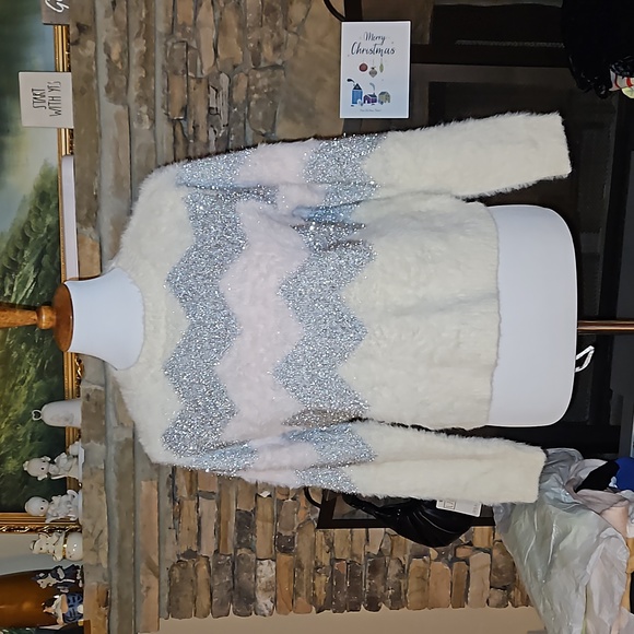 Fashion Nova Cropped Chevron Soft Fuzzy Sweater - Picture 4 of 6